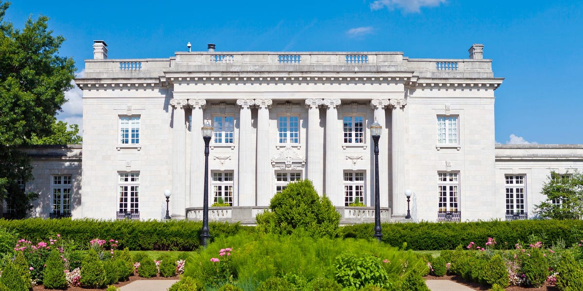 Grand staircase and Corinthian columns at Alabama governor's mansion