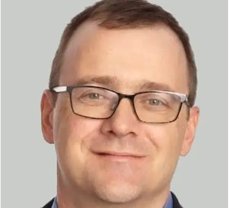 Performance marketing curve graph showing refinement plateau vs expansion growth